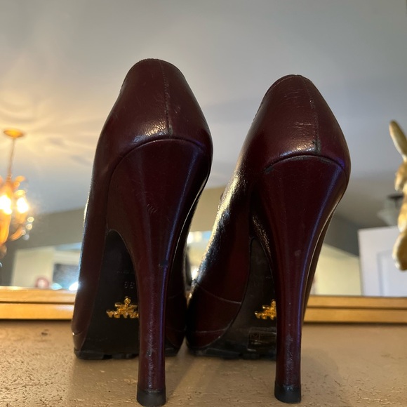 Prada authentic leather pumps - Picture 3 of 14